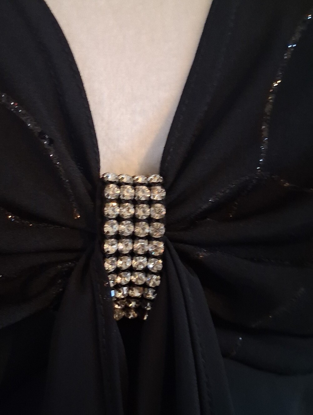 dressbarn Black Sleeveless V-Neck Top with Rhinestone Accent Sz16 Y2k Fairy - Picture 11 of 12